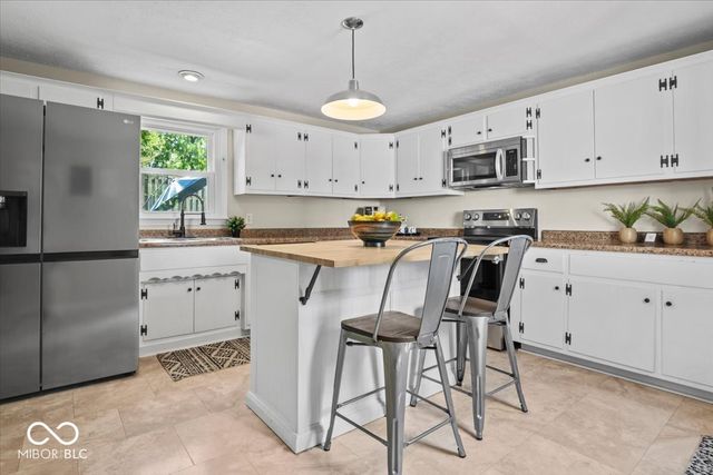 5755 Andover Road, Indianapolis, IN 46220