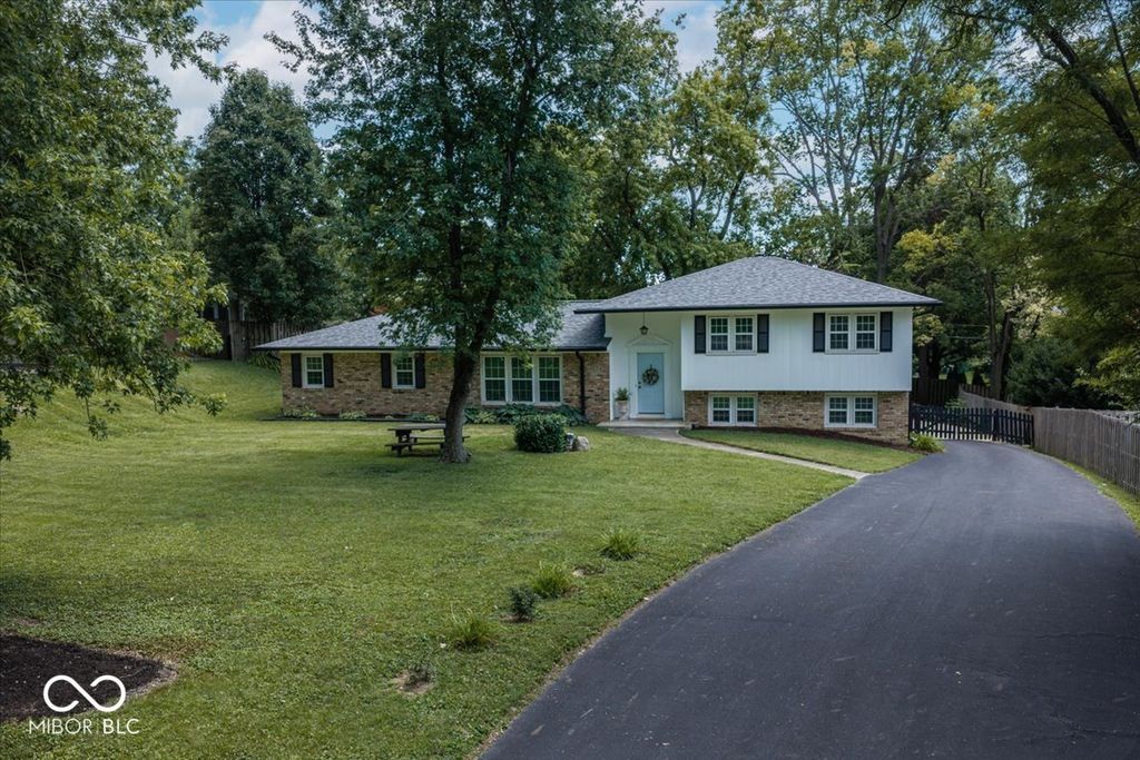 5755 Andover Road, Indianapolis, IN 46220