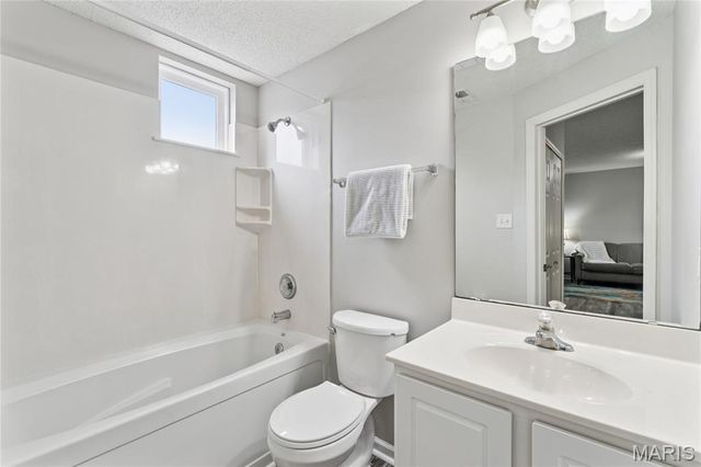 3410 E Lime Kiln A, St Charles, MO 63301