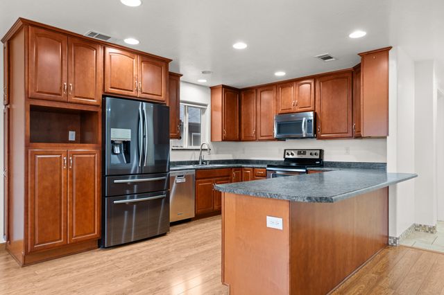 1758 Pearl Eye Lane, Medford, OR 97504