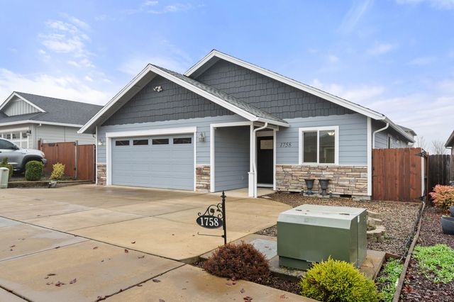 1758 Pearl Eye Lane, Medford, OR 97504