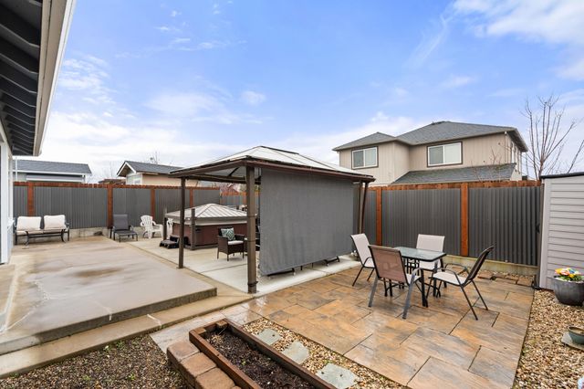 1758 Pearl Eye Lane, Medford, OR 97504