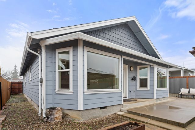 1758 Pearl Eye Lane, Medford, OR 97504