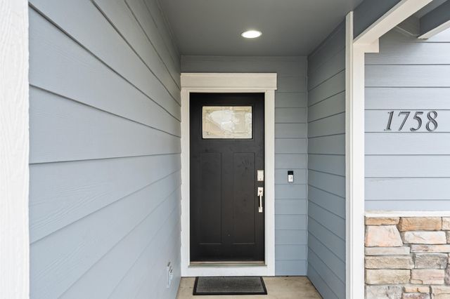 1758 Pearl Eye Lane, Medford, OR 97504