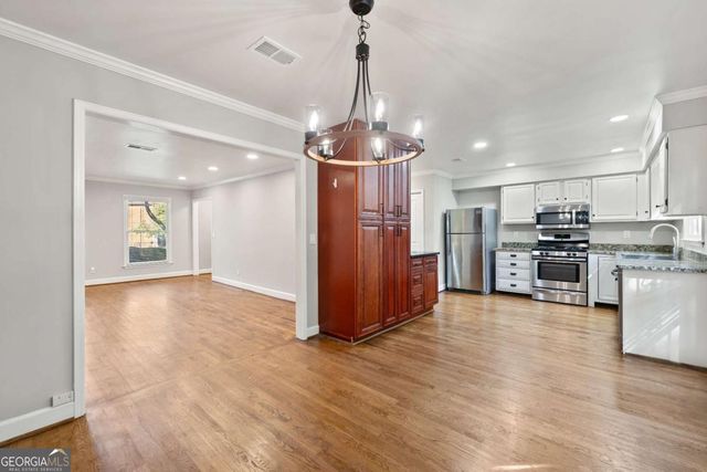 102 Defoors Mill Drive NW, Atlanta, GA 30318