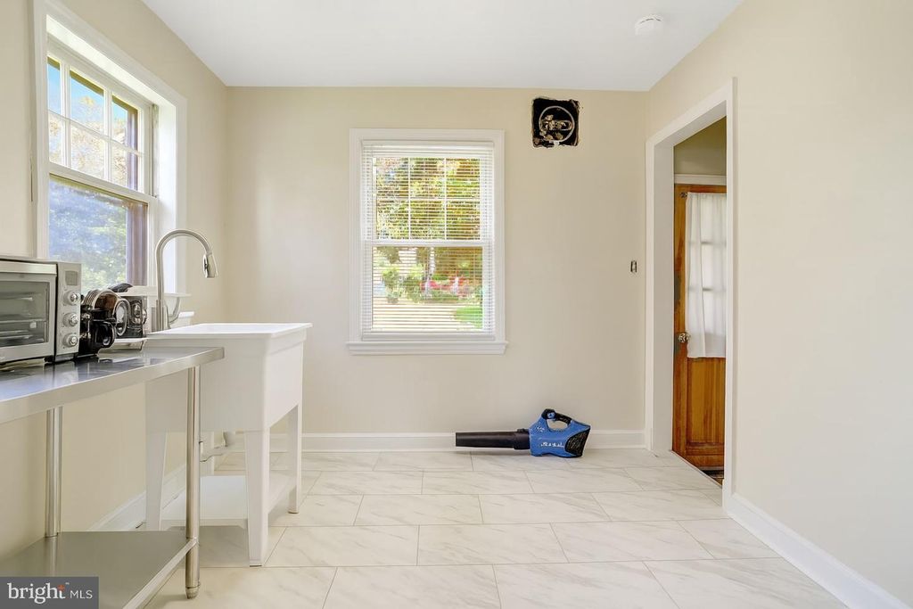 5810 BLACK HAWK DR, Oxon Hill, MD 20745