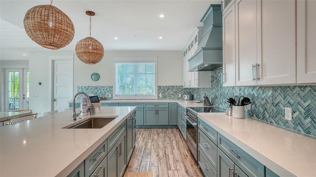 2175 AVENUE A, Bradenton Beach, FL 34217