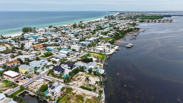 2175 AVENUE A, Bradenton Beach, FL 34217