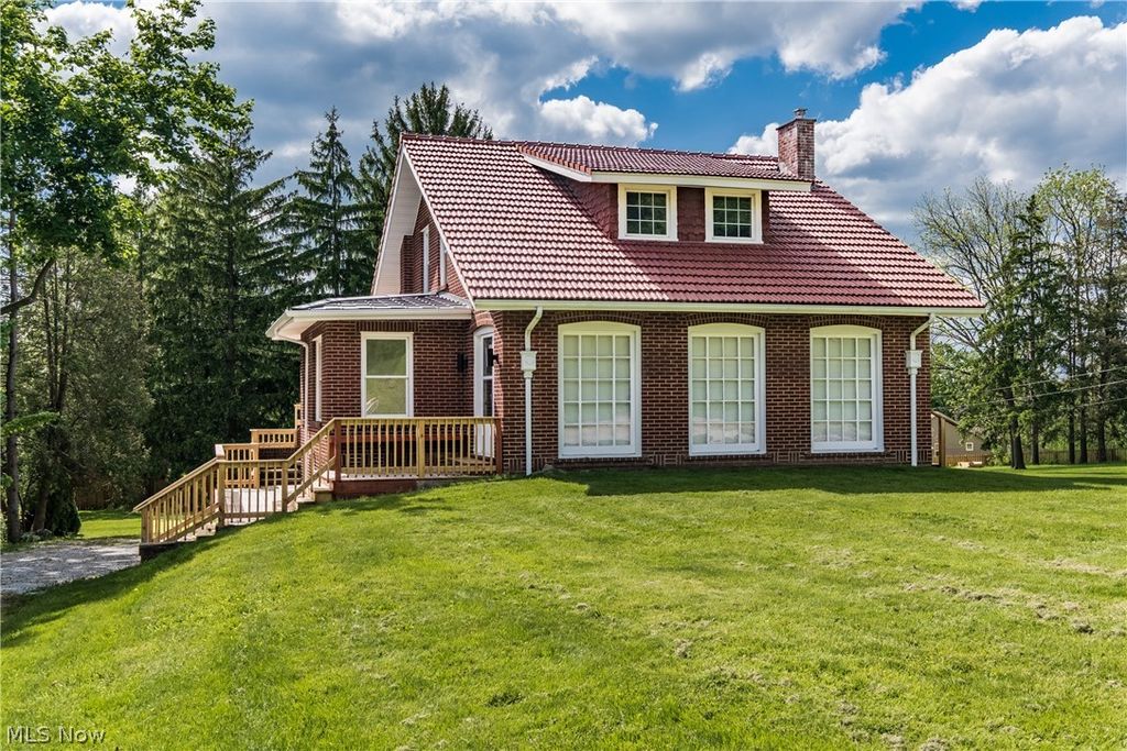 545 Pittsburg Avenue NW, North Canton, OH 44720