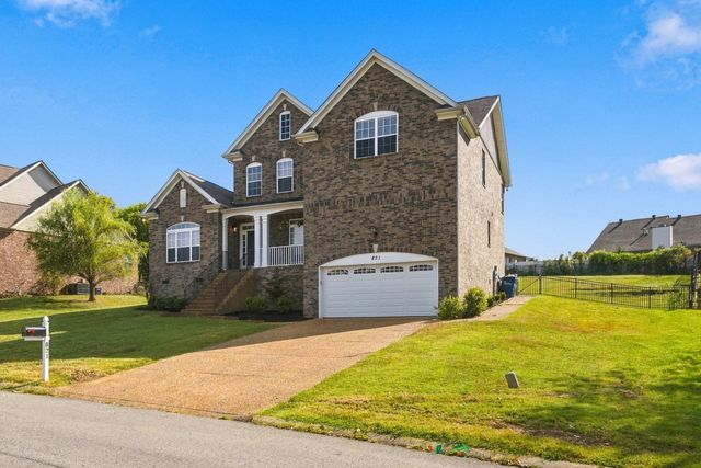 821 Park Dr, Goodlettsville, TN 37072