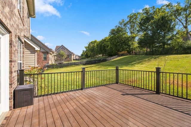 821 Park Dr, Goodlettsville, TN 37072