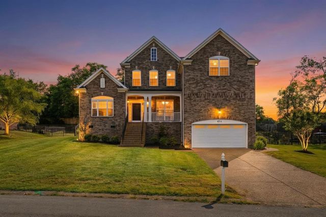 821 Park Dr, Goodlettsville, TN 37072