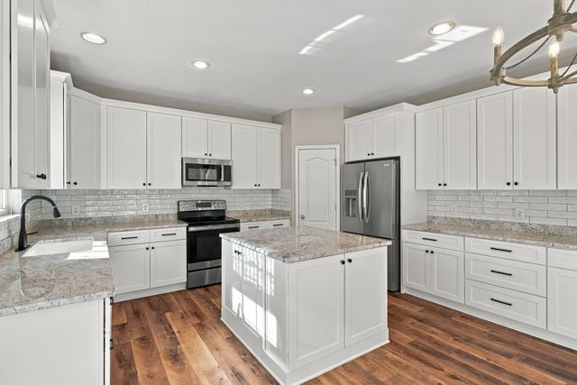 821 Park Dr, Goodlettsville, TN 37072
