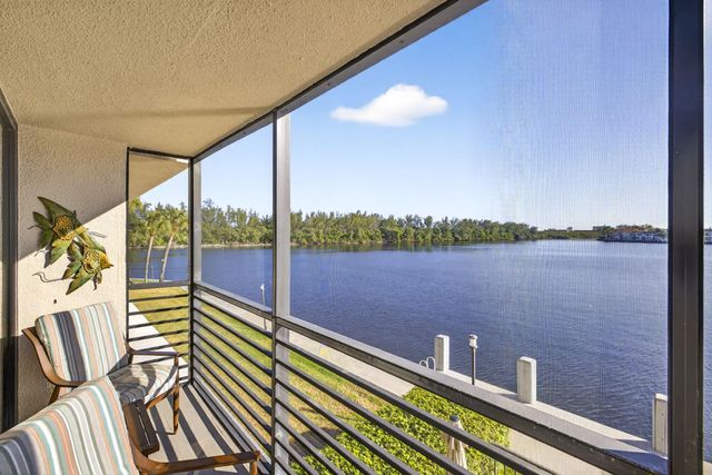 900 NE Spanish River Boulevard 2w, Boca Raton, FL 33431