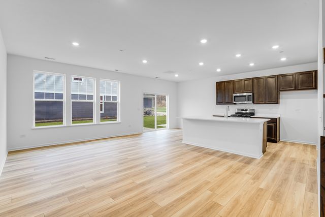 820 Lindsay Lane, West Dundee, IL 60118