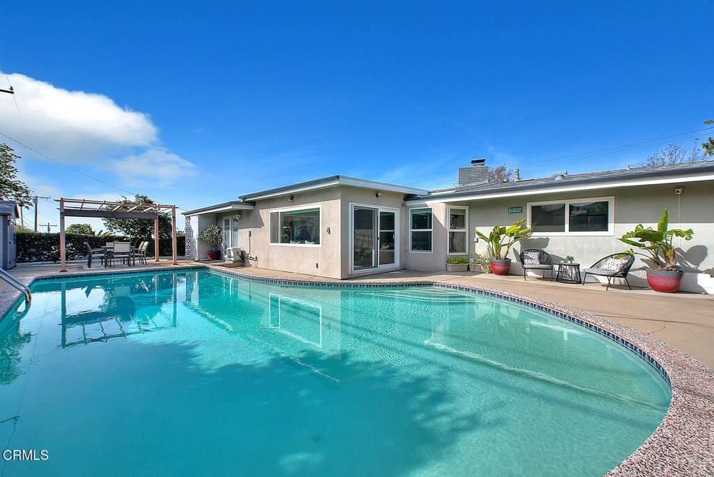 Image 19 of property listing at 1420 Riviera Drive, Pasadena, CA 91107