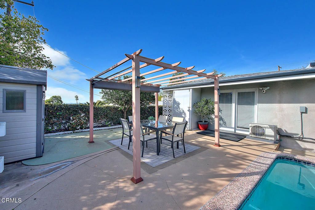 Image 20 of property listing at 1420 Riviera Drive, Pasadena, CA 91107