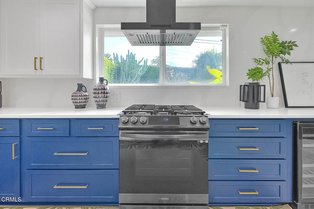 Image 7 of property listing at 1420 Riviera Drive, Pasadena, CA 91107