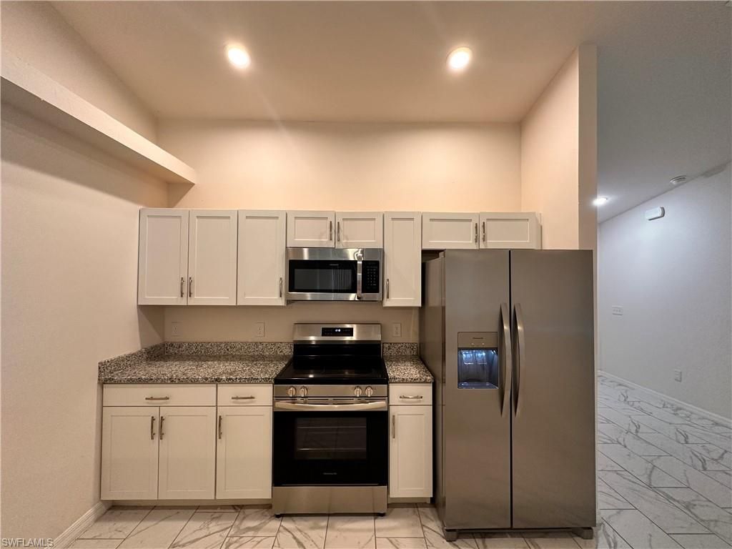 526-528 SE 4th TER, CAPE CORAL, FL 33990 — photo 4