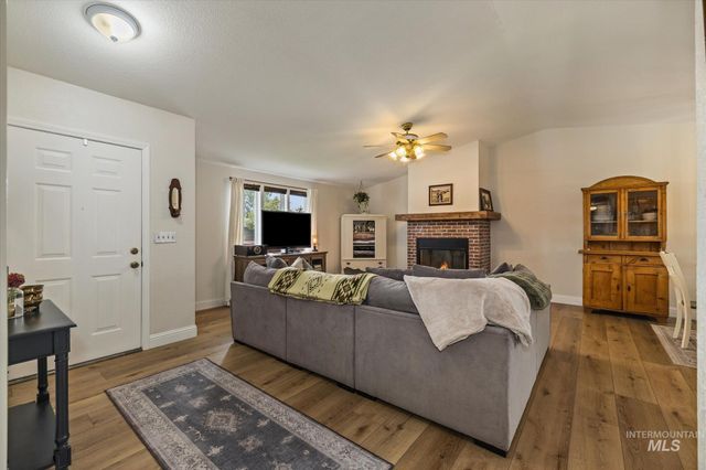 1047 W Chateau Ave, Meridian, ID 83646