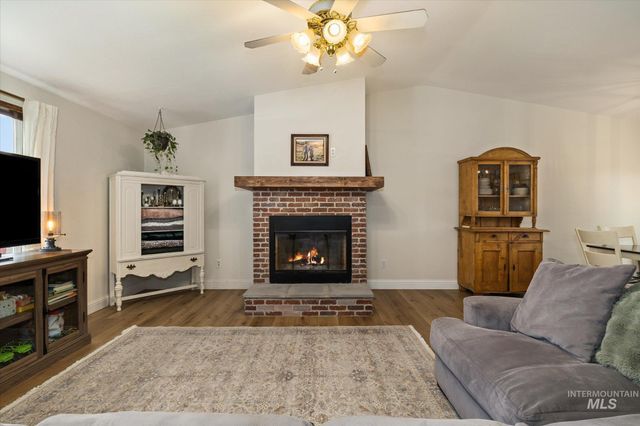 1047 W Chateau Ave, Meridian, ID 83646
