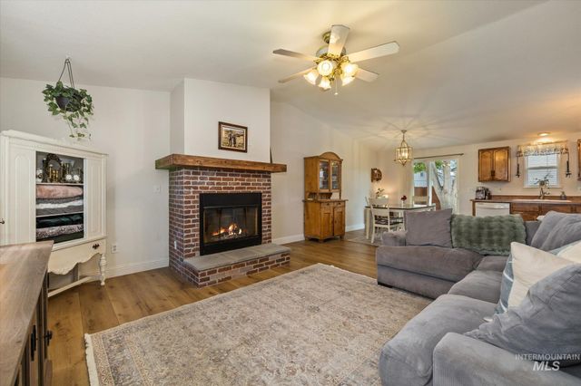 1047 W Chateau Ave, Meridian, ID 83646