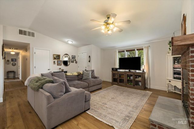 1047 W Chateau Ave, Meridian, ID 83646