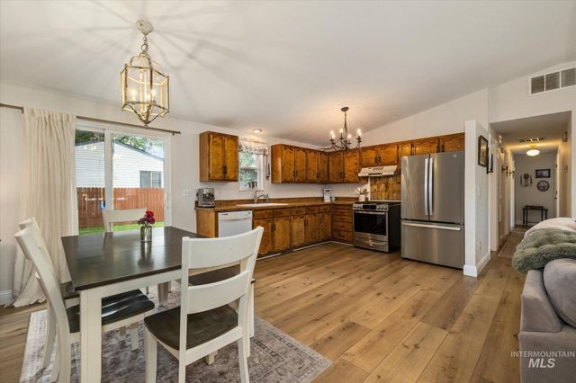 1047 W Chateau Ave, Meridian, ID 83646
