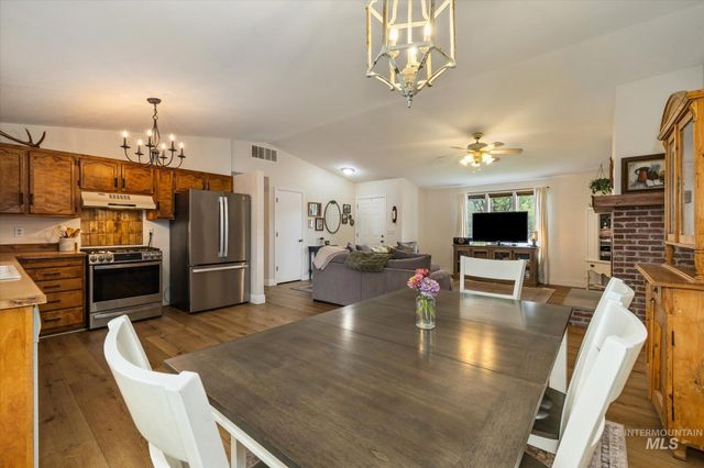 1047 W Chateau Ave, Meridian, ID 83646