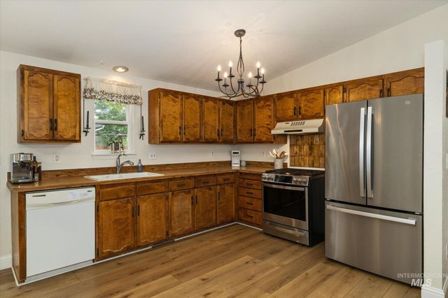 1047 W Chateau Ave, Meridian, ID 83646