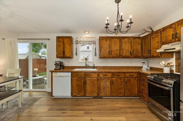 1047 W Chateau Ave, Meridian, ID 83646
