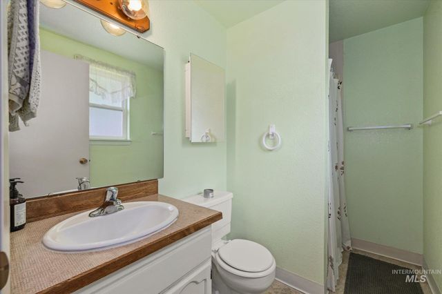 1047 W Chateau Ave, Meridian, ID 83646