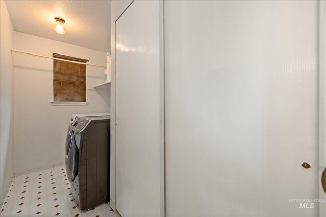 1047 W Chateau Ave, Meridian, ID 83646