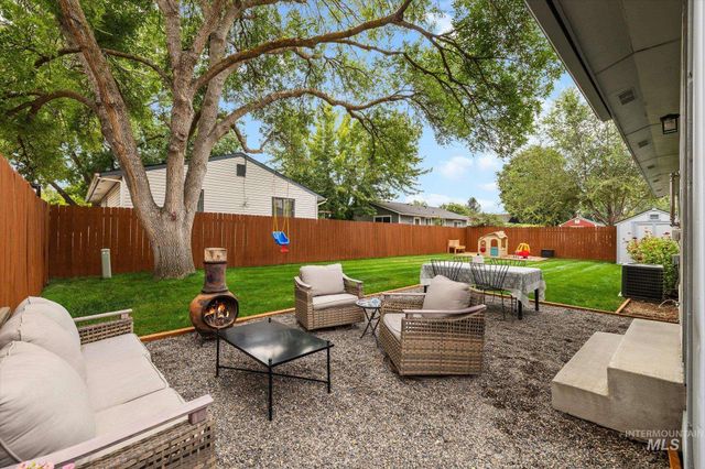 1047 W Chateau Ave, Meridian, ID 83646