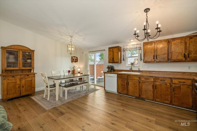 1047 W Chateau Ave, Meridian, ID 83646