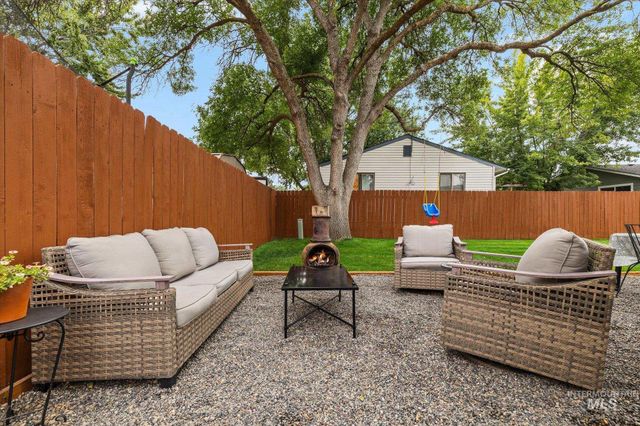 1047 W Chateau Ave, Meridian, ID 83646