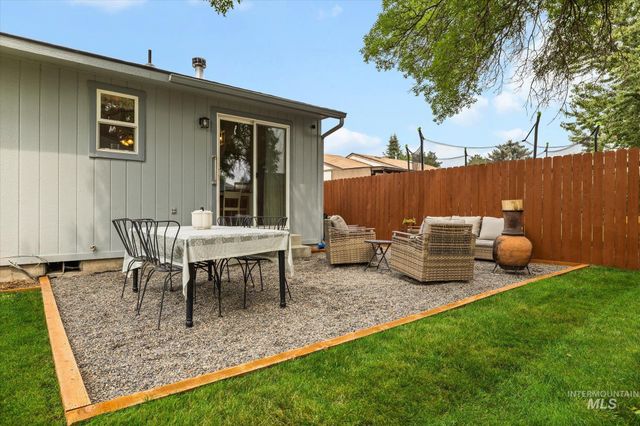 1047 W Chateau Ave, Meridian, ID 83646