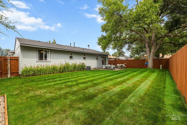 1047 W Chateau Ave, Meridian, ID 83646