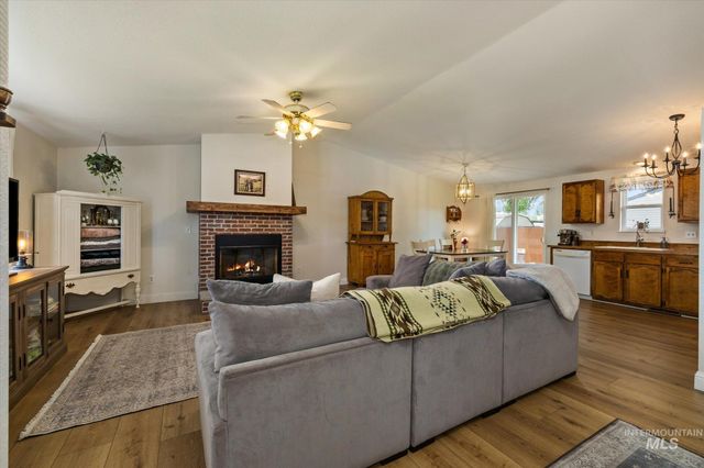 1047 W Chateau Ave, Meridian, ID 83646