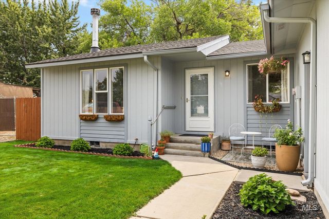 1047 W Chateau Ave, Meridian, ID 83646