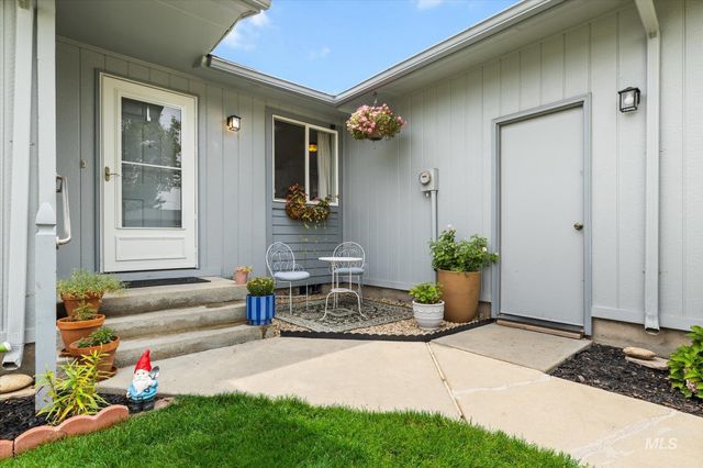 1047 W Chateau Ave, Meridian, ID 83646