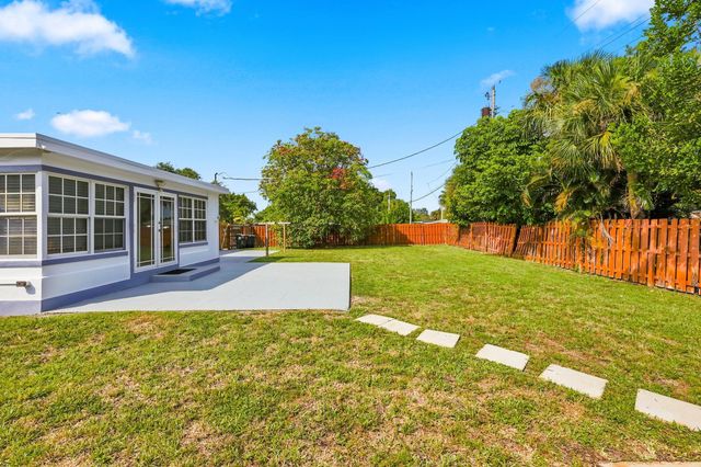 1100 7TH Street, Lake Park, FL 33403
