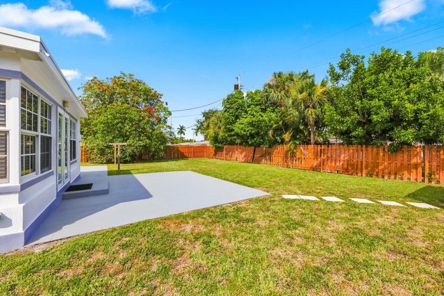 1100 7TH Street, Lake Park, FL 33403