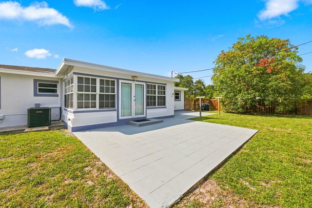 1100 7TH Street, Lake Park, FL 33403