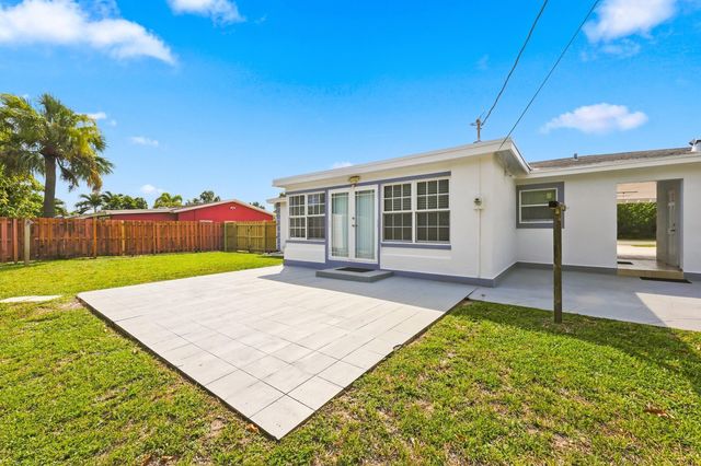 1100 7TH Street, Lake Park, FL 33403