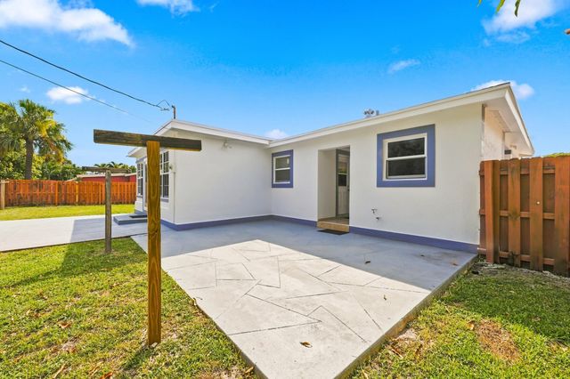 1100 7TH Street, Lake Park, FL 33403