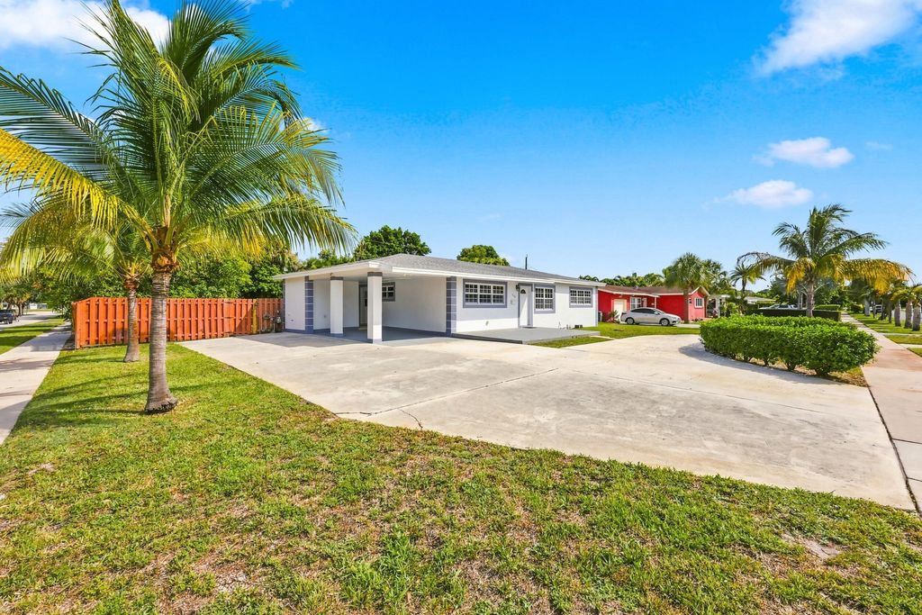 1100 7TH Street, Lake Park, FL 33403
