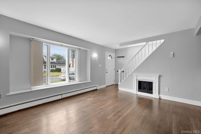 389 33rd Street, Lindenhurst, NY 11757