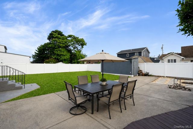 389 33rd Street, Lindenhurst, NY 11757