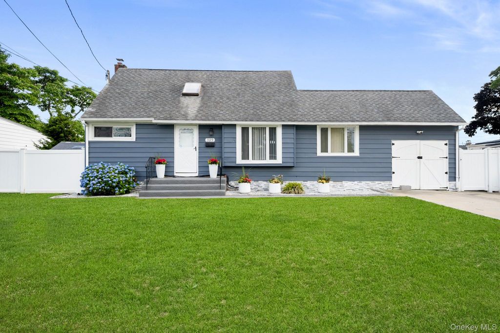 389 33rd Street, Lindenhurst, NY 11757